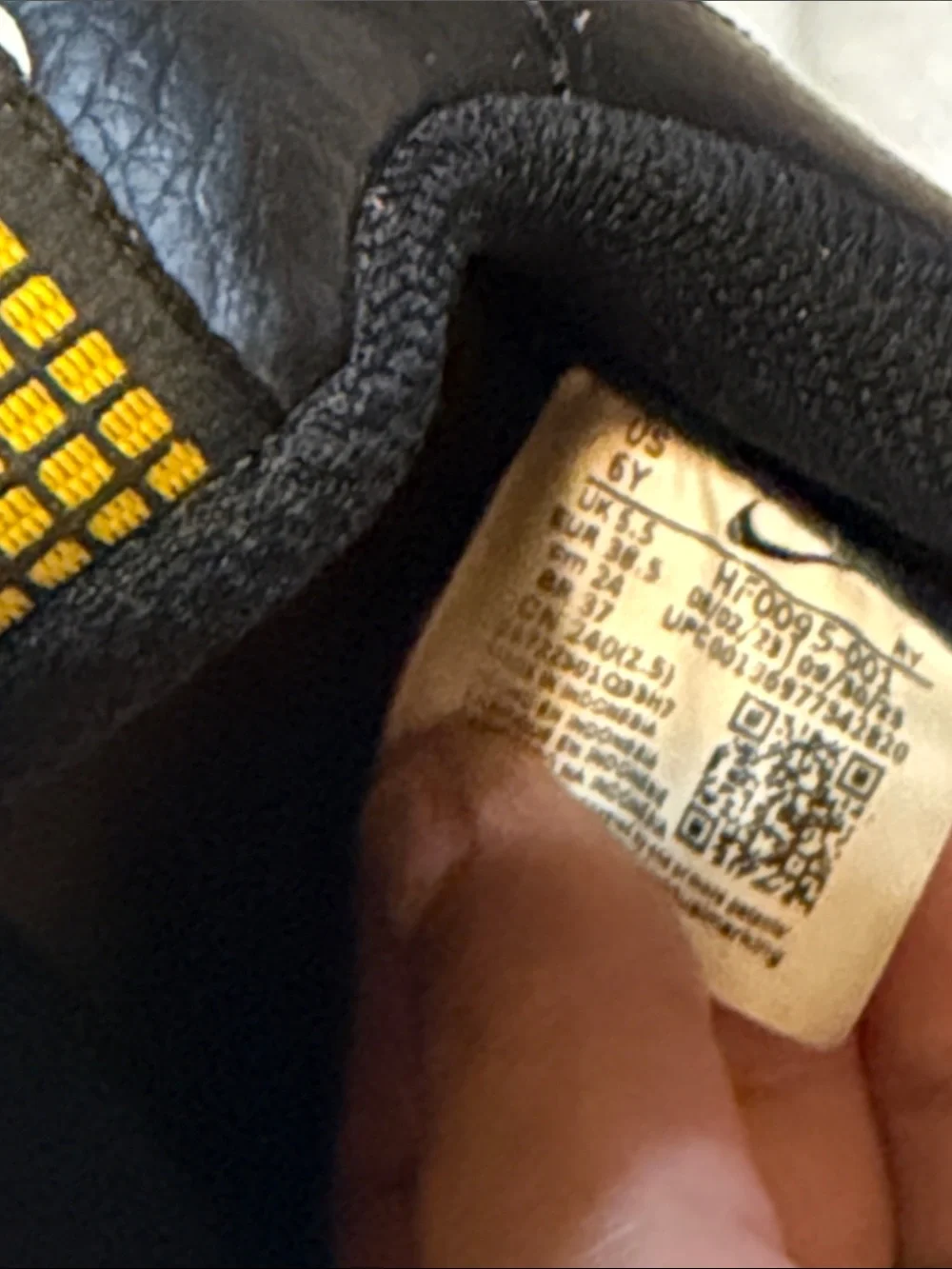 Nike Air Force 1 Kids Black and white Sneakers with Yellow Trim